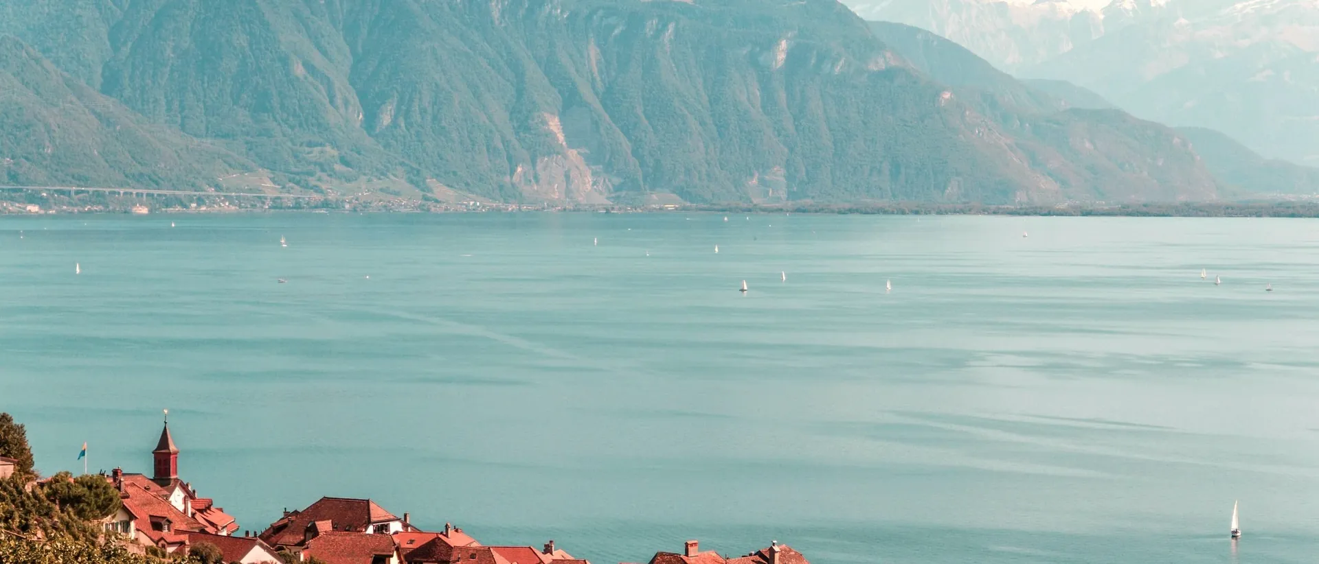 Lac Léman, Jet d'eau et Mont Blanc en arrière-plan — chauffeur privé Mercedes Precellence à Genève et dans toute la Suisse