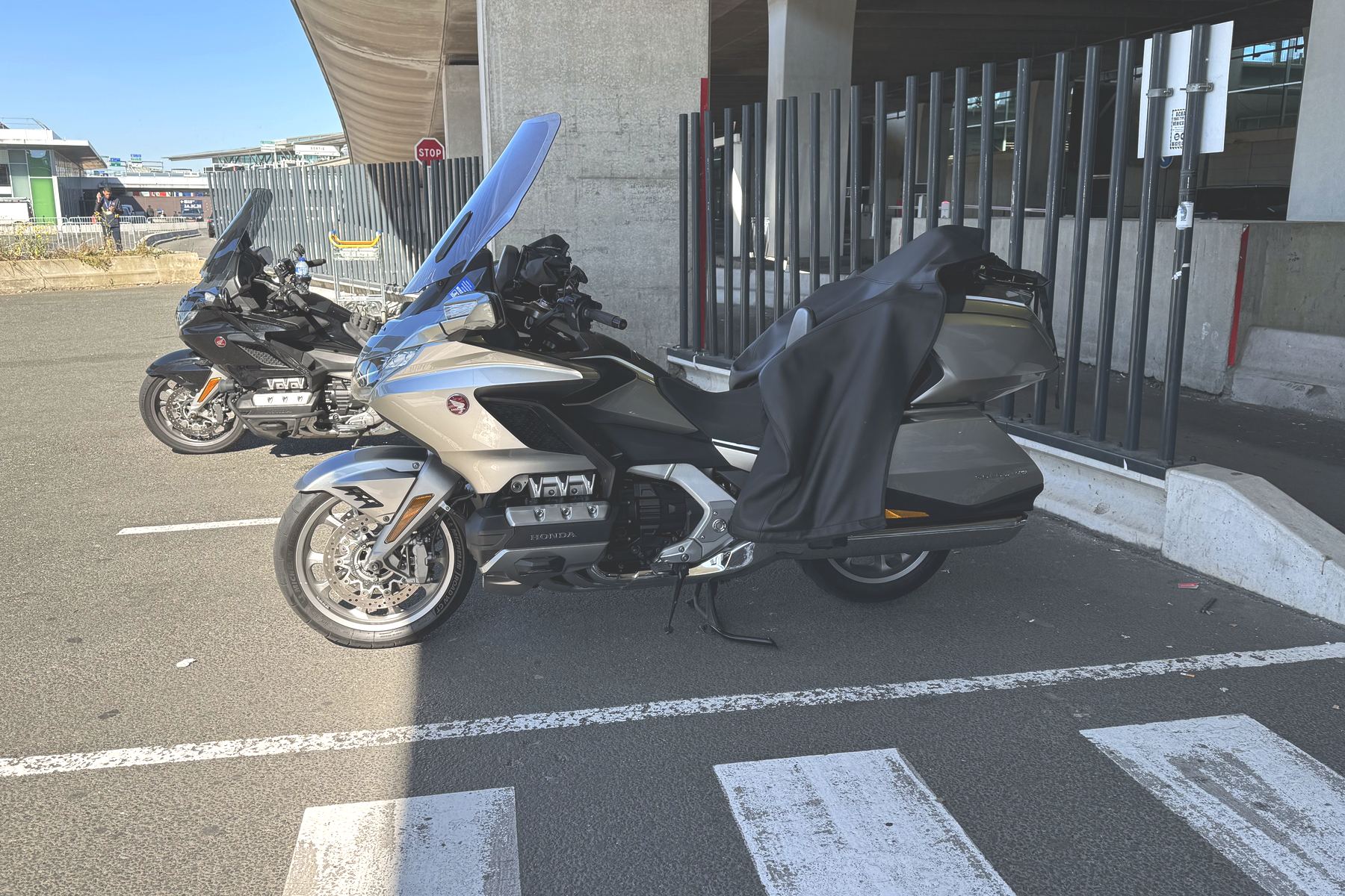 Taxi moto Paris CDG Orly Beauvais — Honda Gold Wing BMW K1600 Grand America